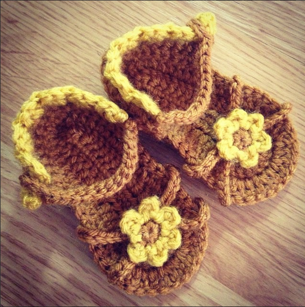 Crochet Baby Sandals with Flower